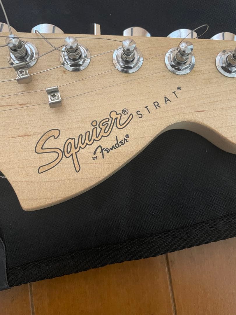 Squier Strat エレキギター ブラック ギターケース付き
