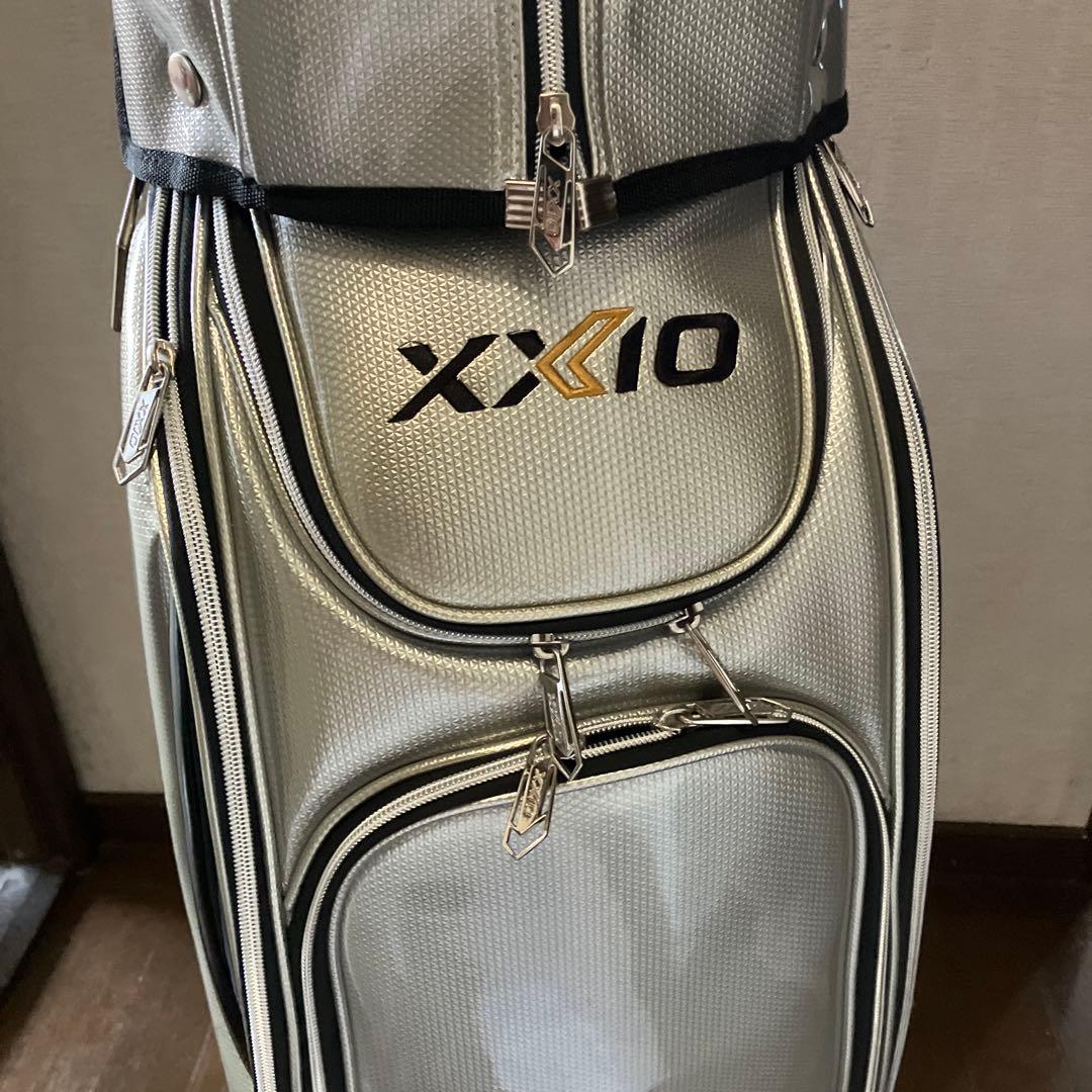 キャディバッグ　XXIO シルバー