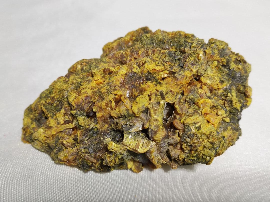 パワーストーン　天然石　原石　オーピメント　287g　No.377