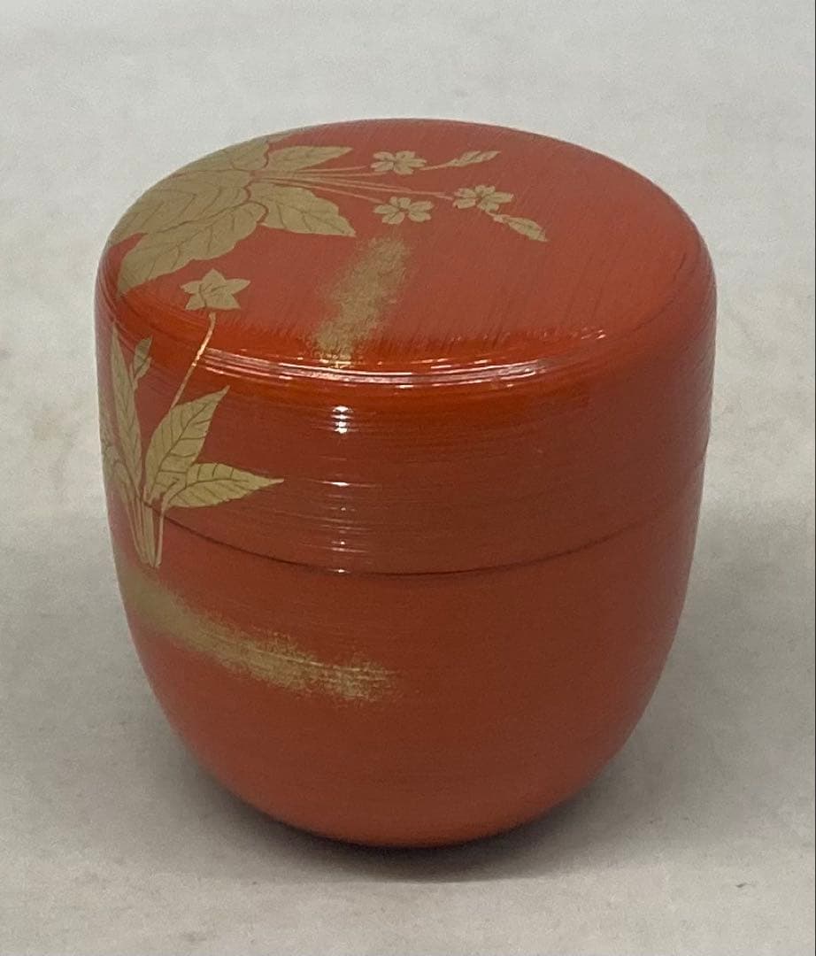 B532b「春の野蒔絵 朱刷目 中棗」熊谷秀穂作　共箱　薄茶器　茶道具