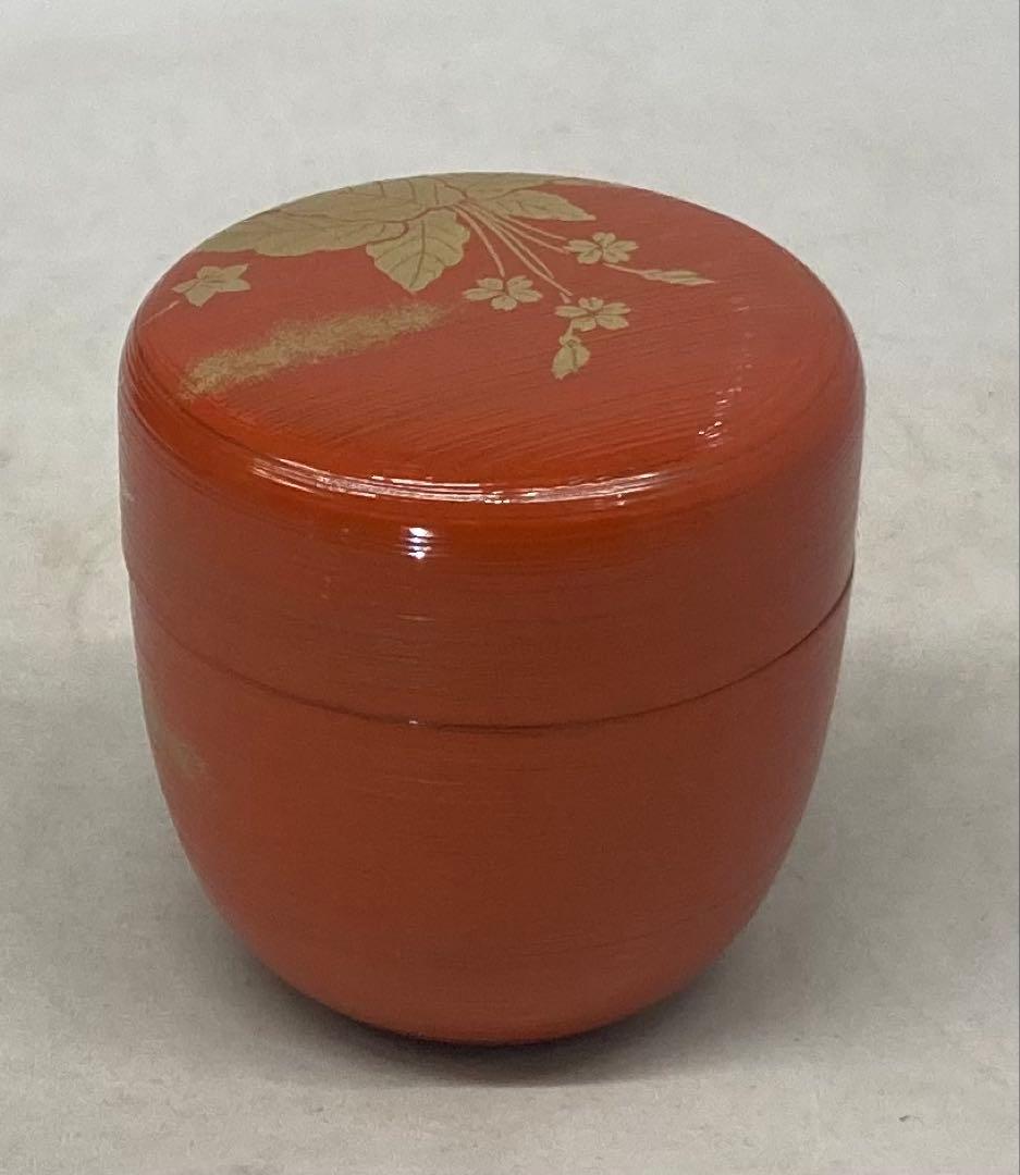 B532b「春の野蒔絵 朱刷目 中棗」熊谷秀穂作　共箱　薄茶器　茶道具