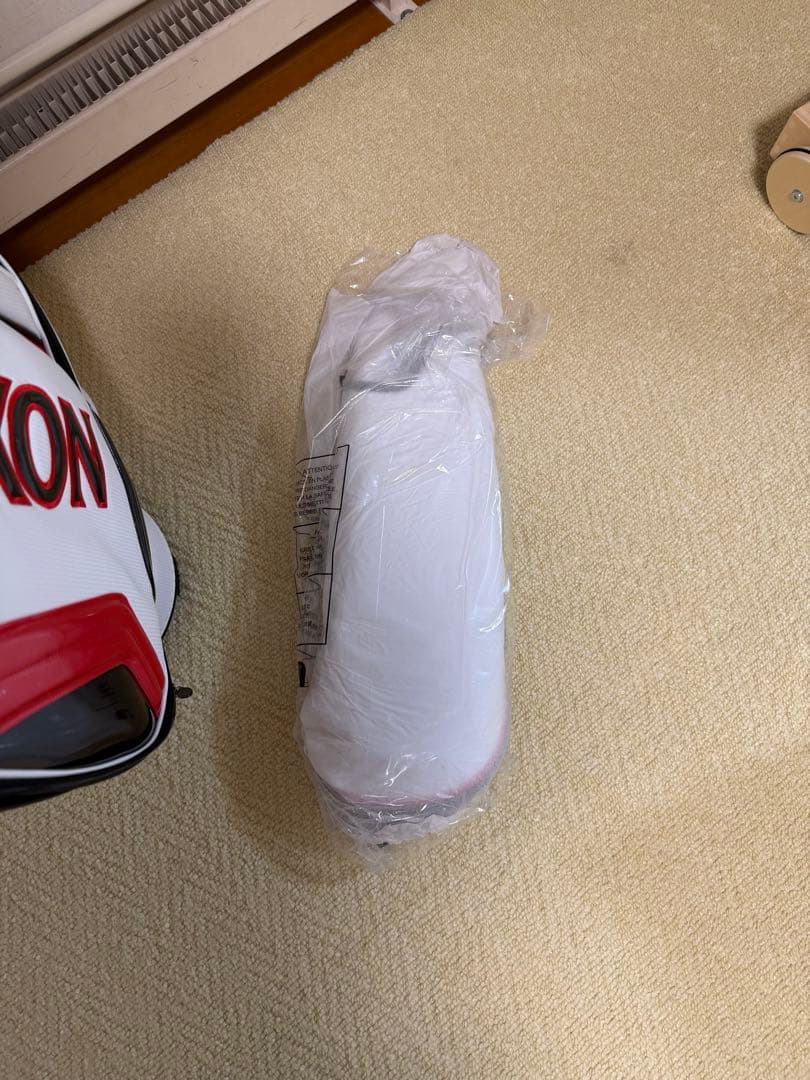 新品スリクソンキャディバッグ　GGC-S166 かなり軽量でカッコいいです。