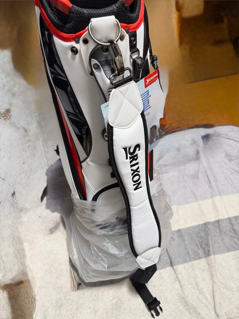 新品スリクソンキャディバッグ　GGC-S166 かなり軽量でカッコいいです。