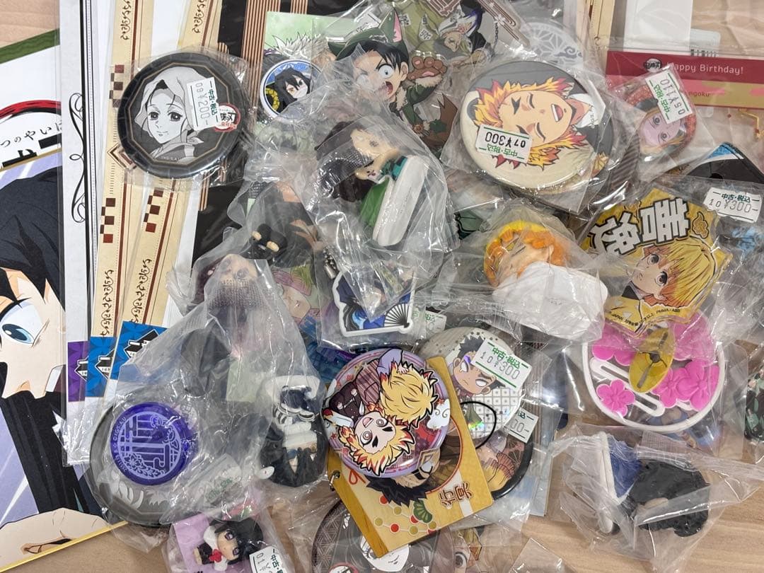 鬼滅の刃　アニメ雑貨　グッズまとめ売り　缶バッジ　アクリルスタンド　100点