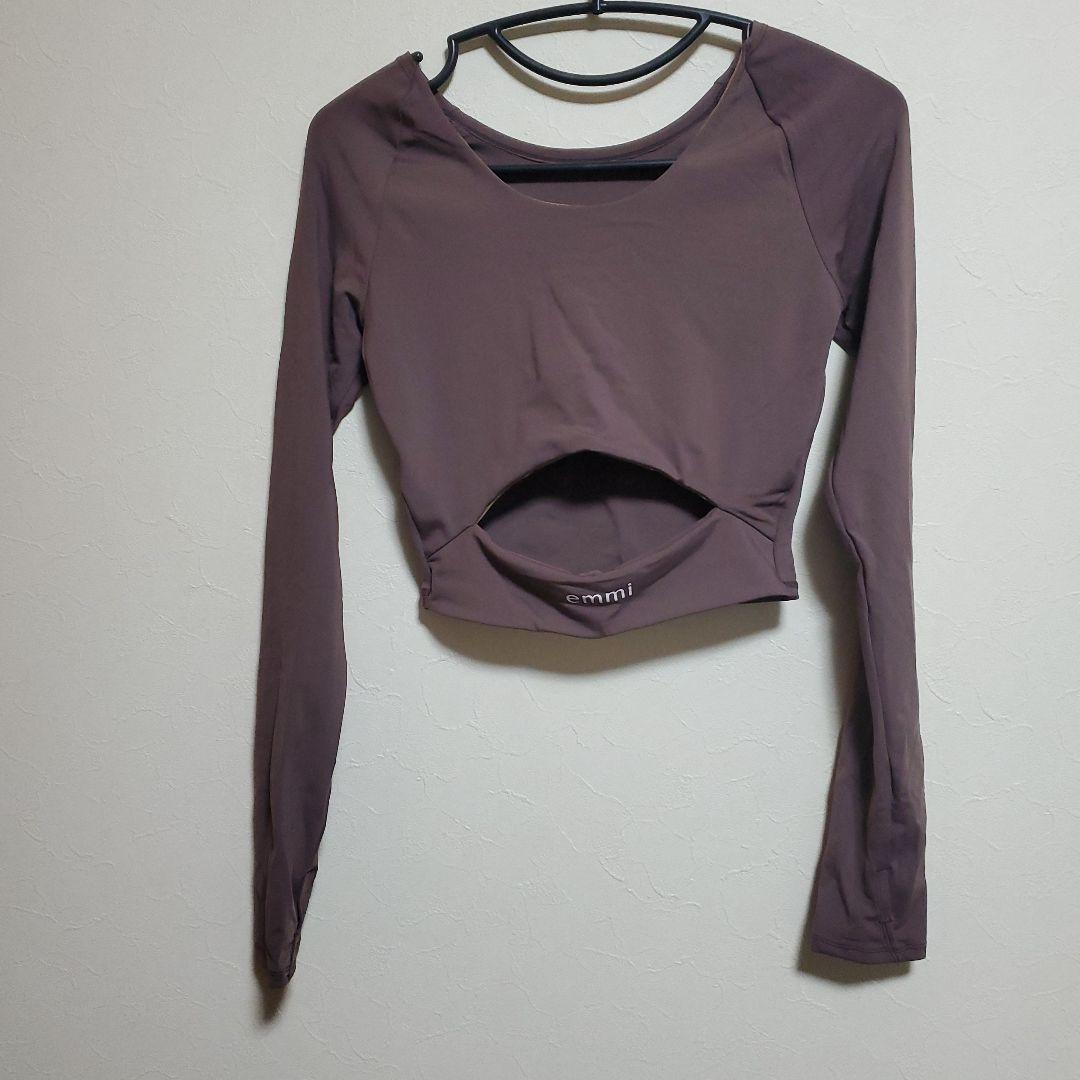 emmi エミ　ヨガ　プルオーバー　　長袖　トップス