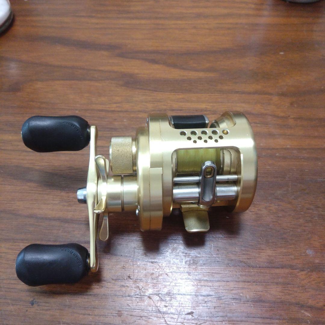 01CALCUTTA CONQUEST 100 ベイトリール