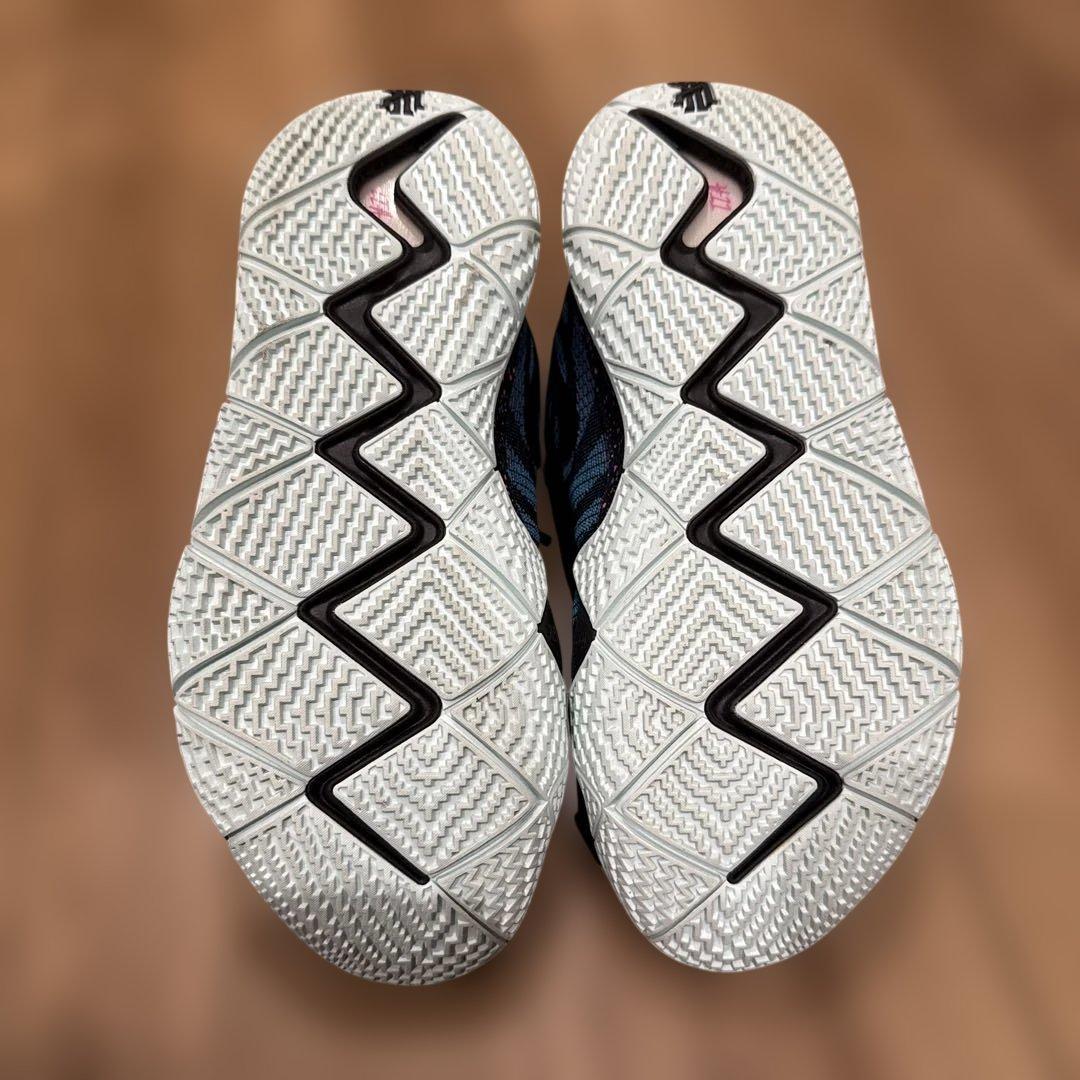 Nike Kyrie 4 日本未発売モデル