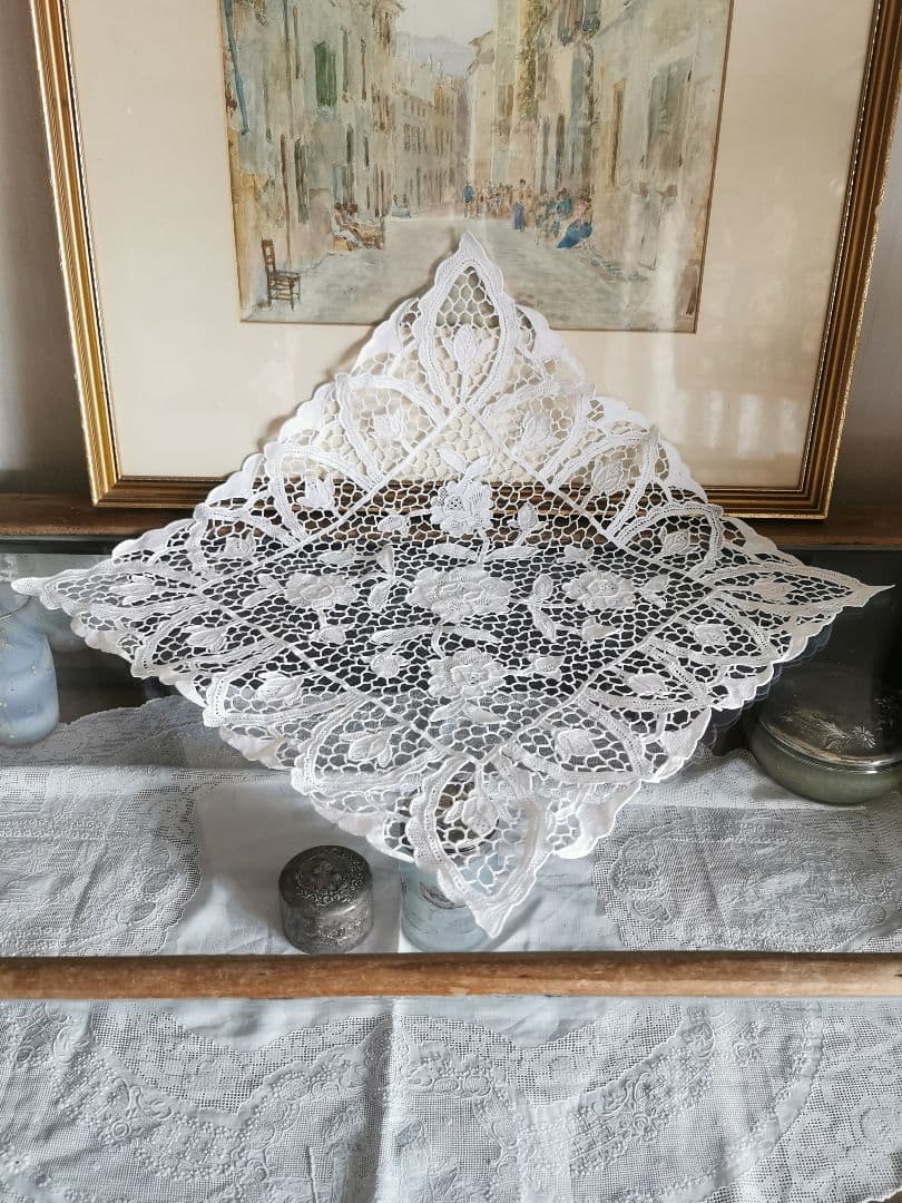 アンティーク イタリア ポワンドヴェニスローズ 薔薇と蕾 リネンレースランナー◽