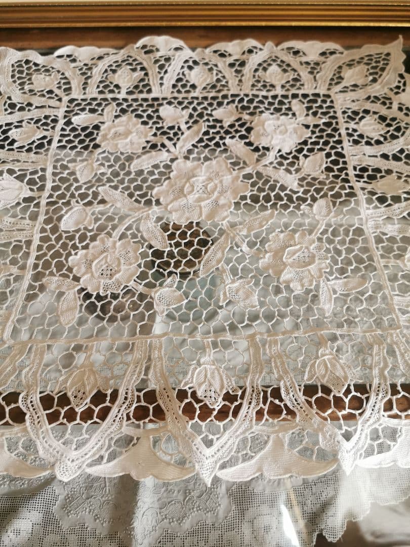 アンティーク イタリア ポワンドヴェニスローズ 薔薇と蕾 リネンレースランナー◽