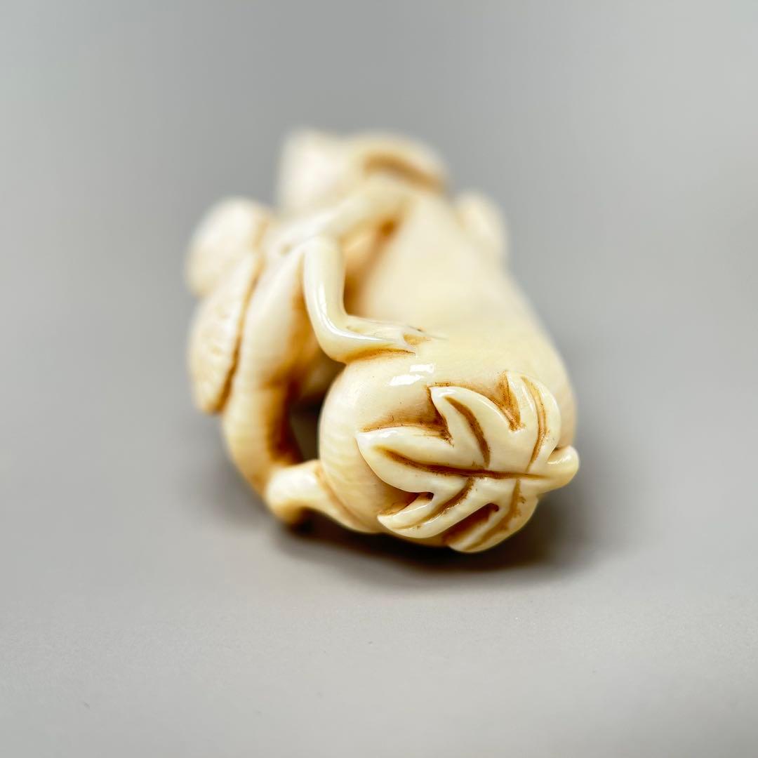 猿と亀の彫刻極上天然素材　アンティーク　骨董　飾り物　古美術　置物　細密細工