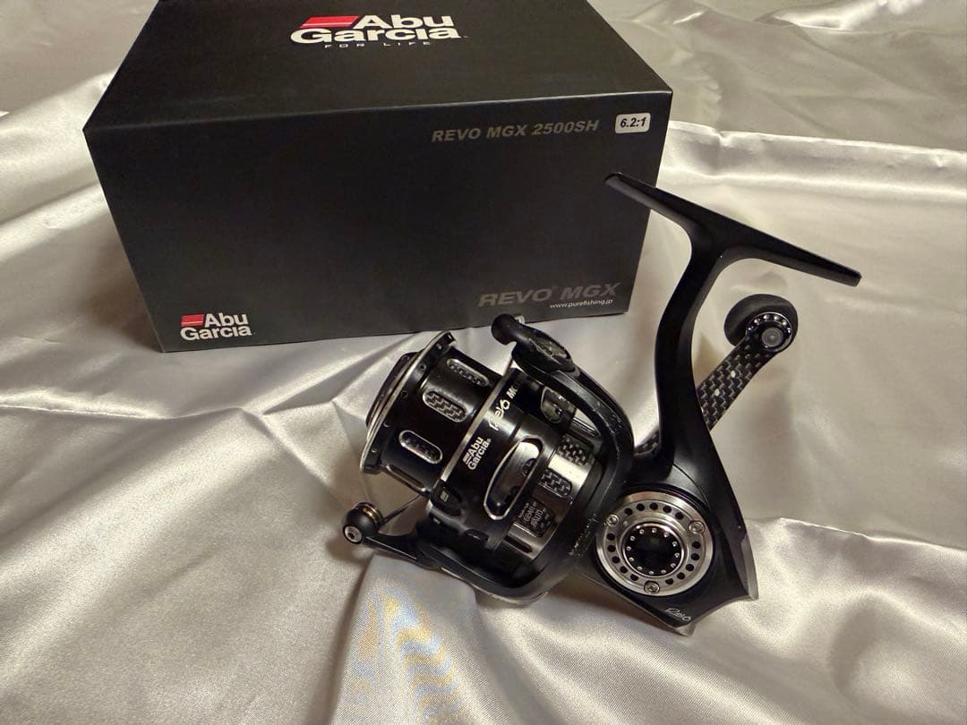 Abu Garcia REVO MGX 2500SH スピニングリール