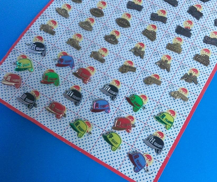 昭和レトロ 駄玩具 数字合わせくじ ベースボール合金バッチ60付