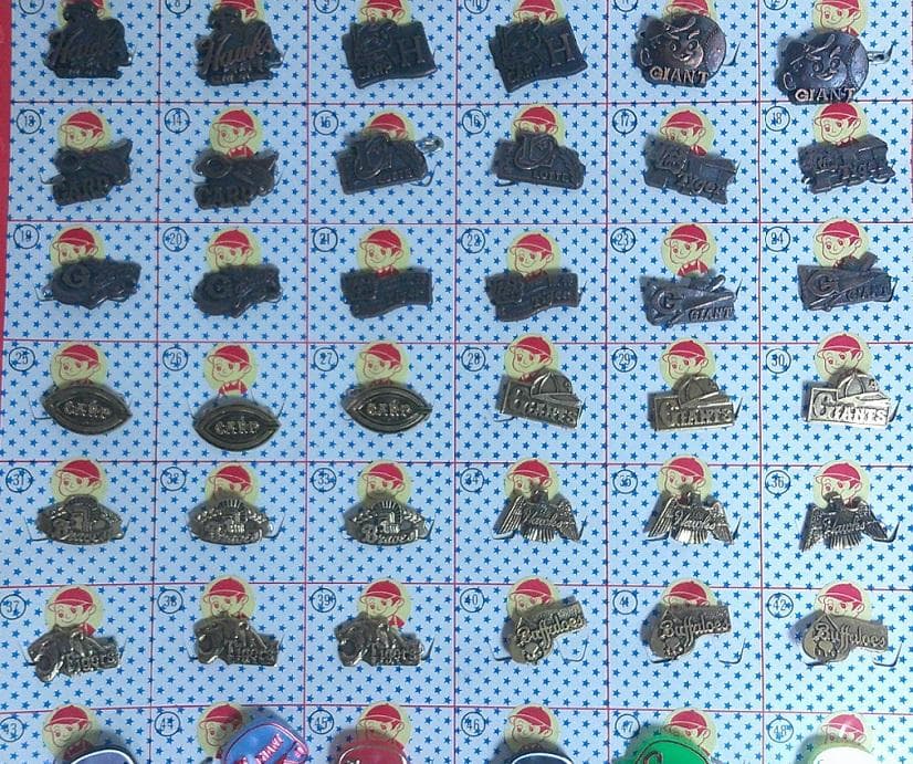 昭和レトロ 駄玩具 数字合わせくじ ベースボール合金バッチ60付