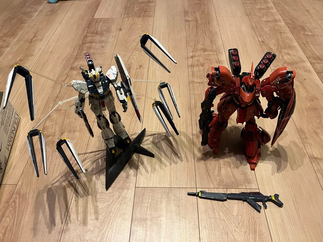 MG 1/100 サザビーとニューガンダムVer.ka 完成品　セット