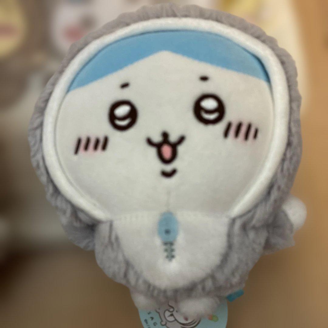 ちいかわ　2023ハッピーバッグ　うさぎ　おまけ付き　缶バッチ