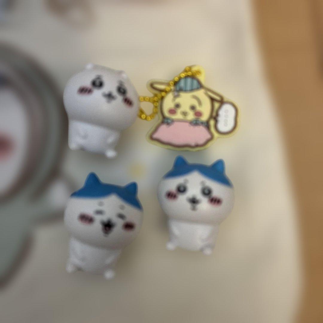 ちいかわ　2023ハッピーバッグ　うさぎ　おまけ付き　缶バッチ