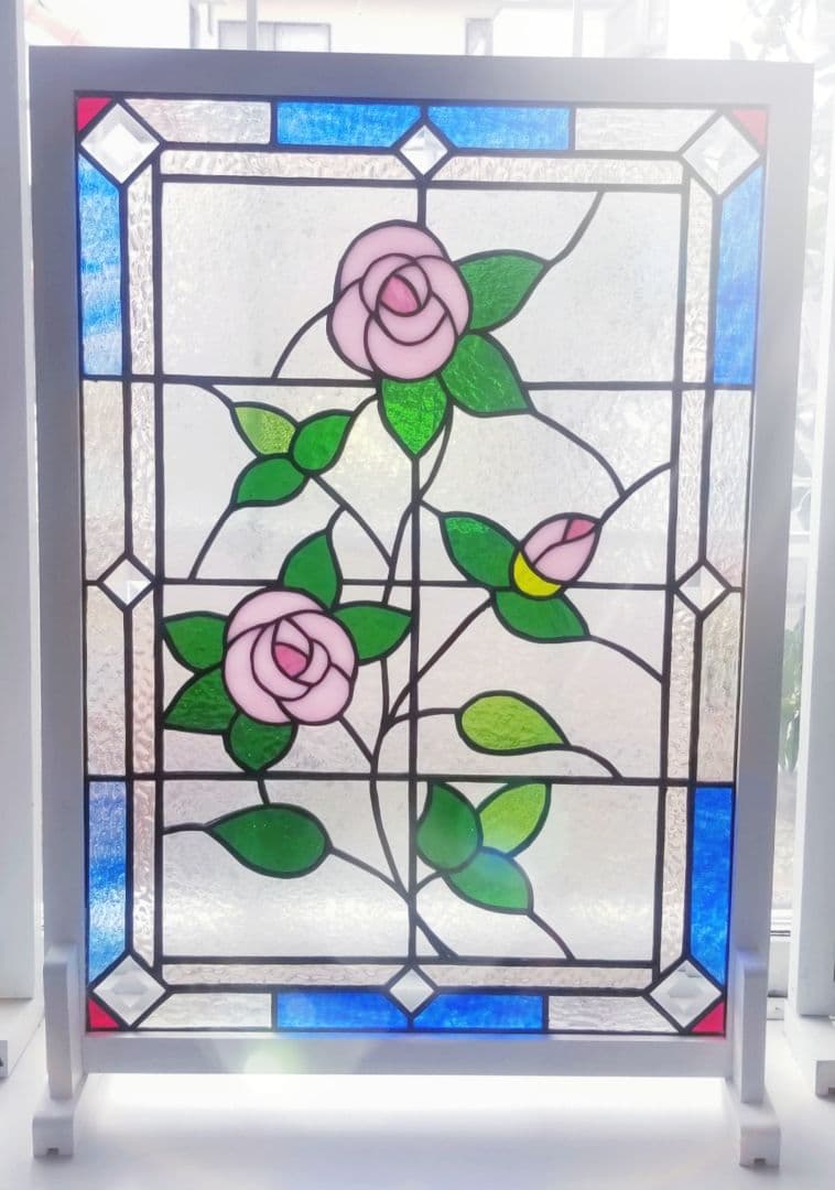 特大サイズ　ステンドグラス　ピンクローズのパネル(スタンド付)65.3㎝×47㎝