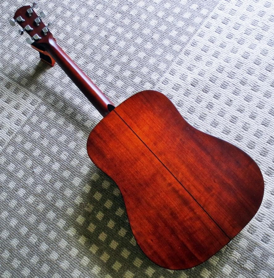 K.Yairi　弦高低く引きやすくトップ単板アコギ