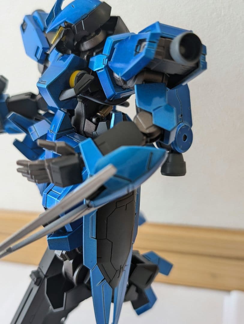 【塗装リペイント完成品】シュヴァルべグレイズ マクギリス機 1/100 台座付き