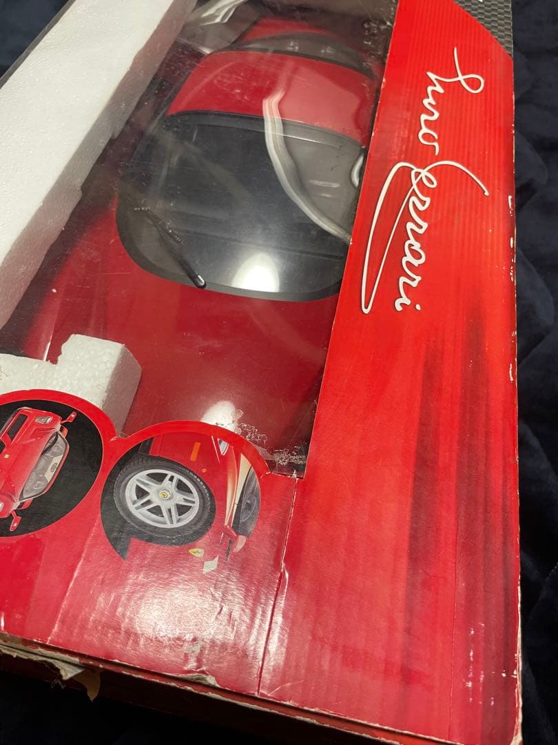 ヨッシーバロボア 　1/7スケールのFerrari Enzo 新品　動作確