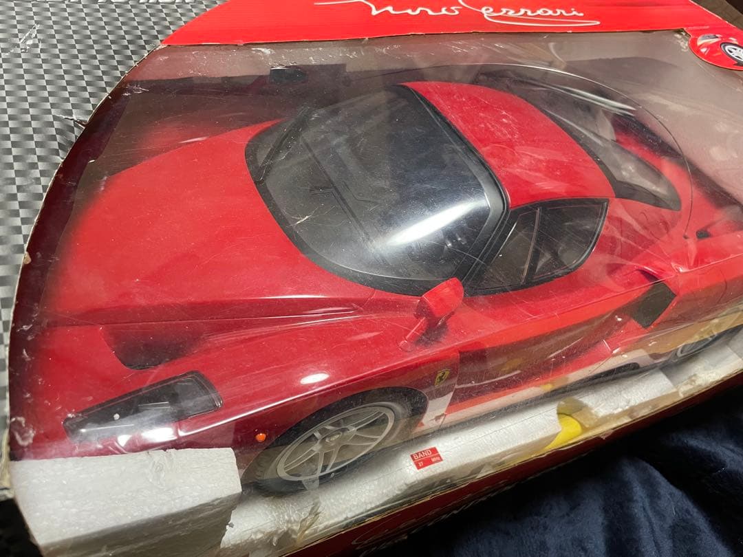 ヨッシーバロボア 　1/7スケールのFerrari Enzo 新品　動作確