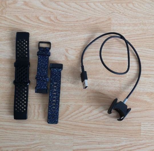 Fitbit Charge4 GPS搭載フィットネストラッカー