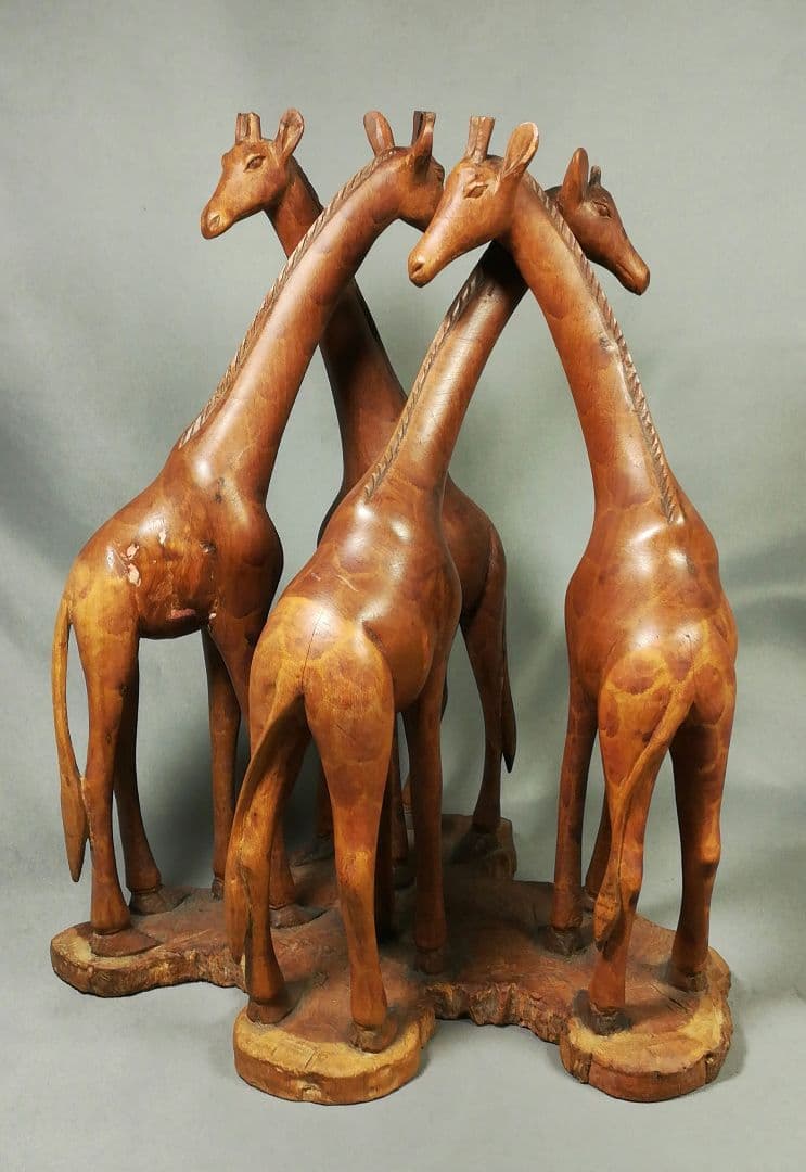 アフリカ　木彫　置物　キリン　彫刻　サイン　作家物
