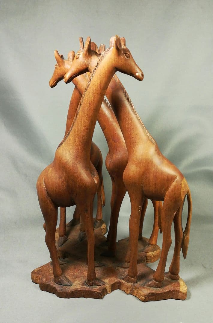 アフリカ　木彫　置物　キリン　彫刻　サイン　作家物