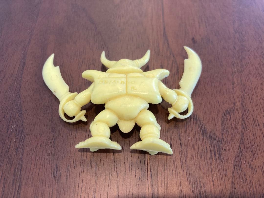 ドラゴンクエスト　エスターク　黄色　消しゴム