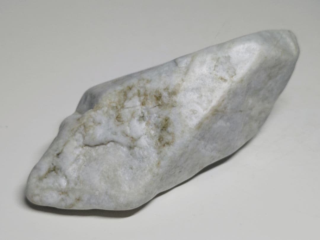 白灰 353g 翡翠 ヒスイ 原石 鑑賞石 自然石 誕生石 鉱物 鉱石 水石