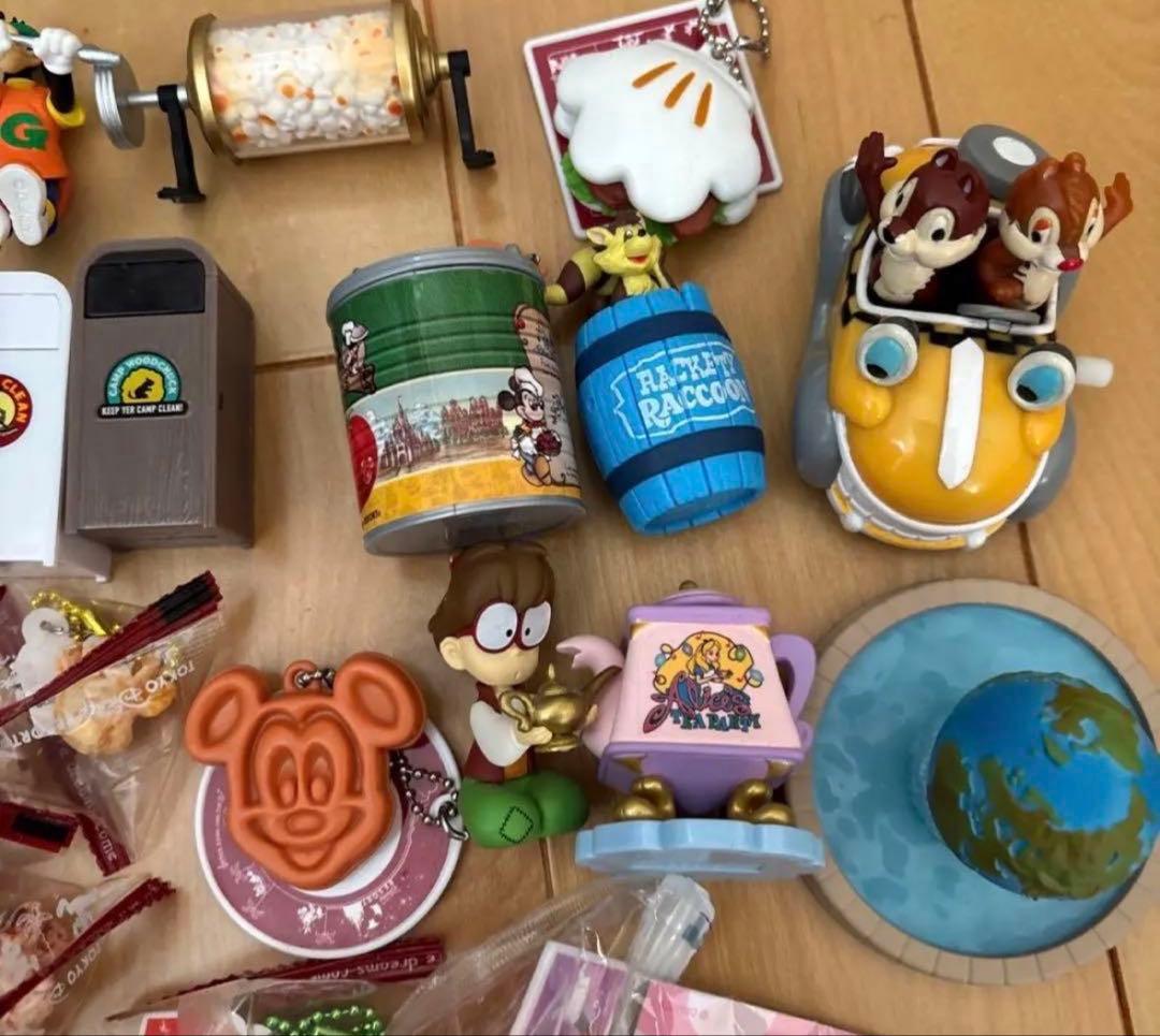 ディズニー　ロジャーラビット　チップ　デール　ミニチュアフィギュア　ピンバッジ