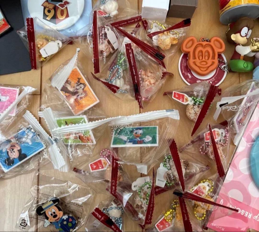 ディズニー　ロジャーラビット　チップ　デール　ミニチュアフィギュア　ピンバッジ