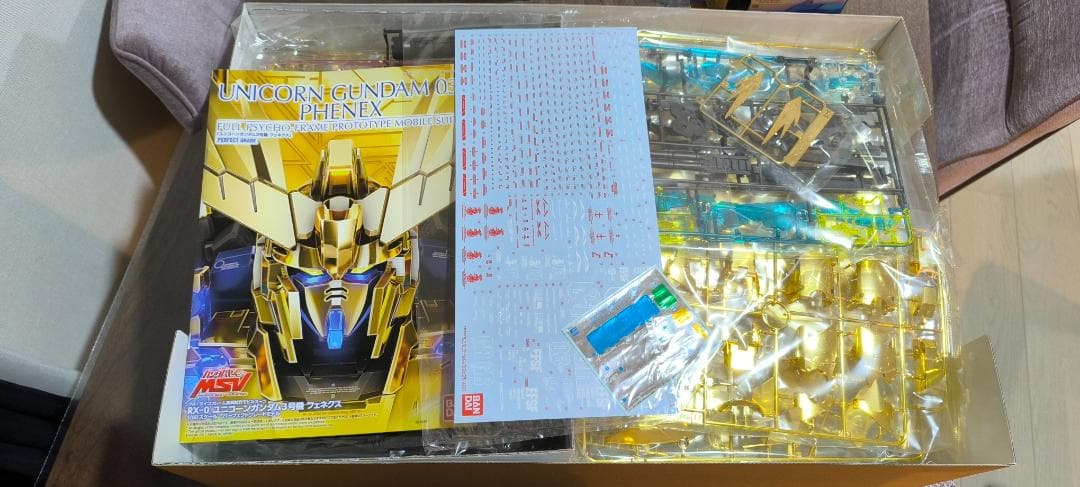 ガンプラ　機動戦士ガンダムUC ユニコーンガンダム3号機　フェネクス　1/60