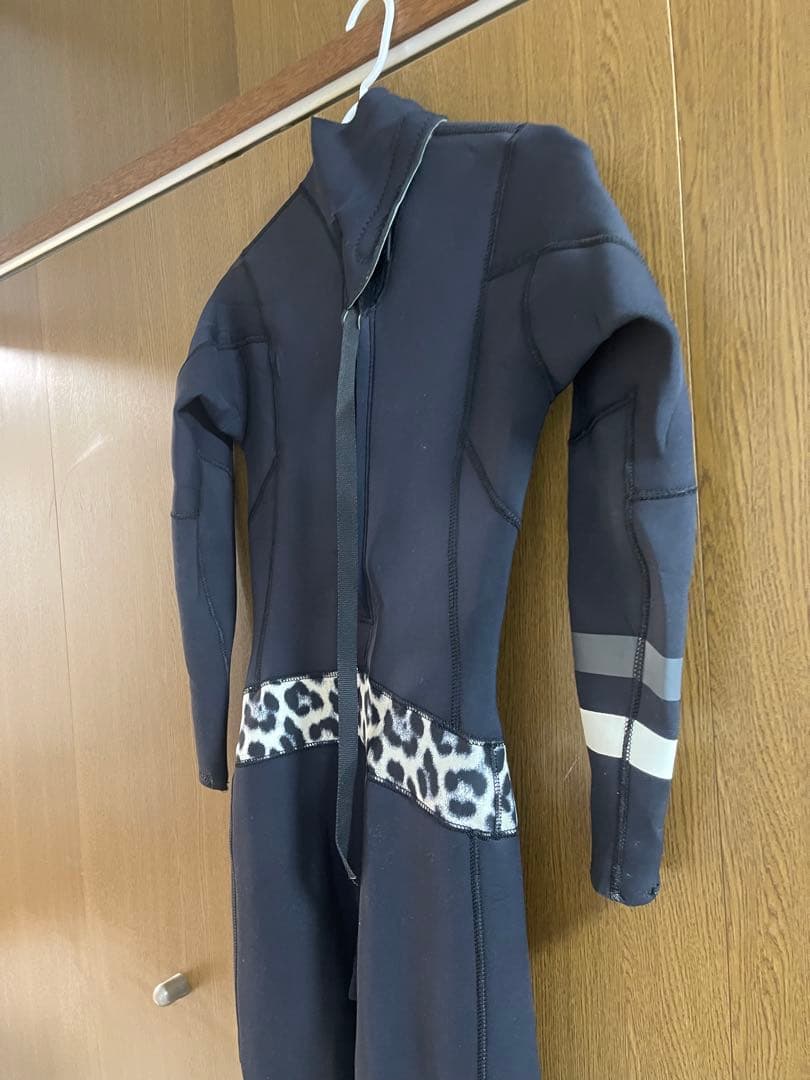 Hurley ウェットスーツ 黒 ヒョウ柄