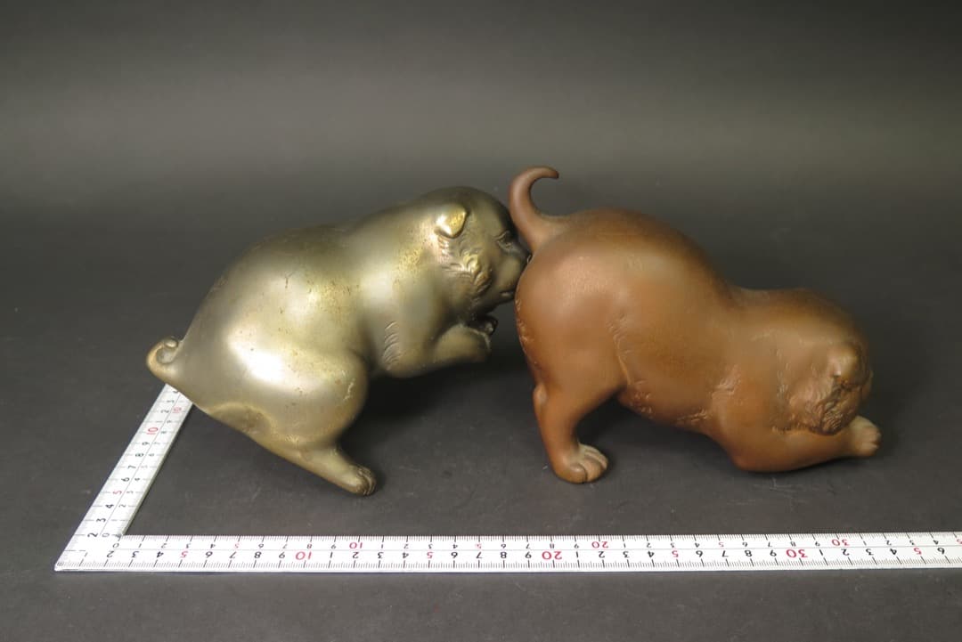 【即購入可】銅製／仔・子犬／いぬ／一対／飾・置物／芳山／骨董／古美術／金属／工芸