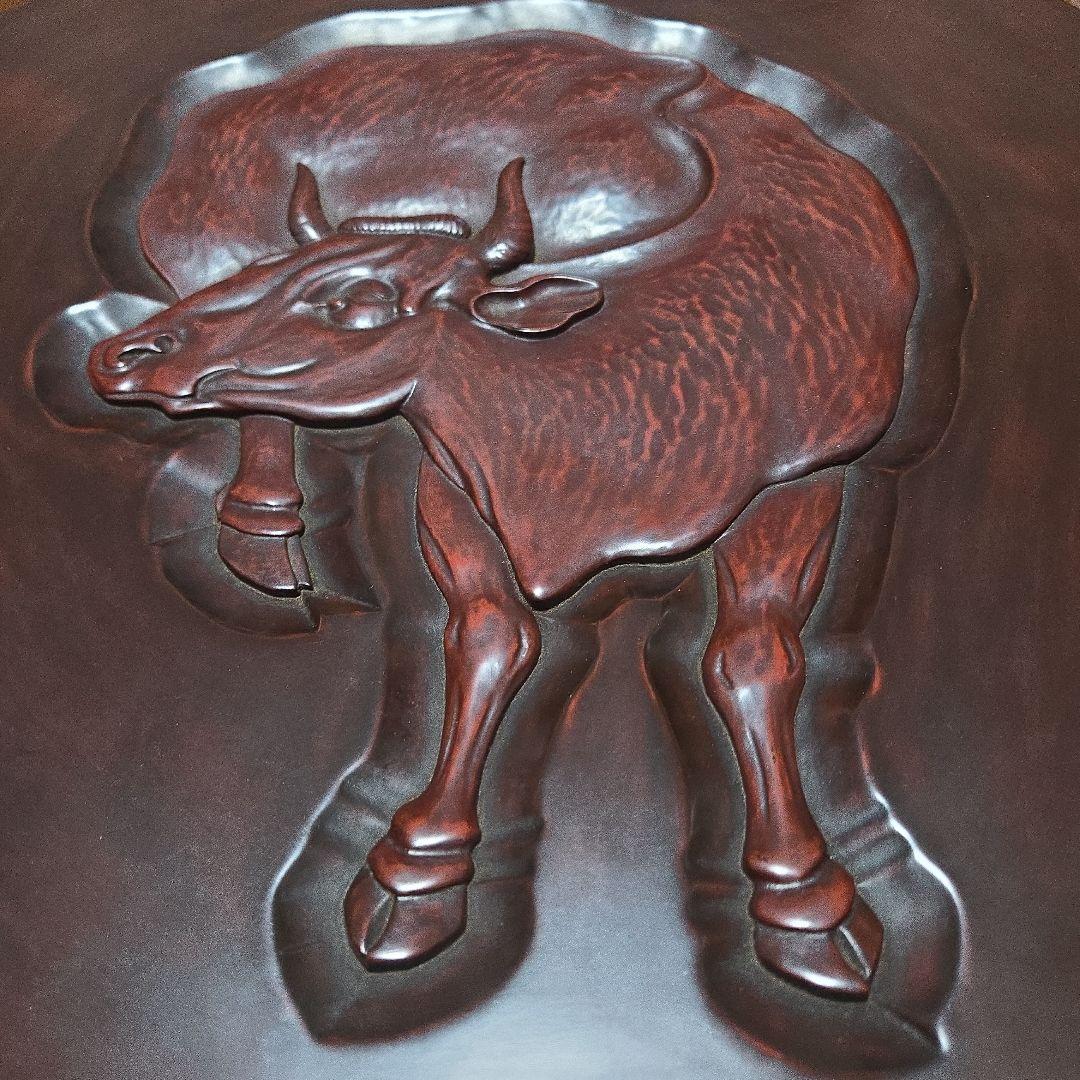 伝統工芸 漆器 鎌倉彫飾皿 和牛の浮彫り 銘有り