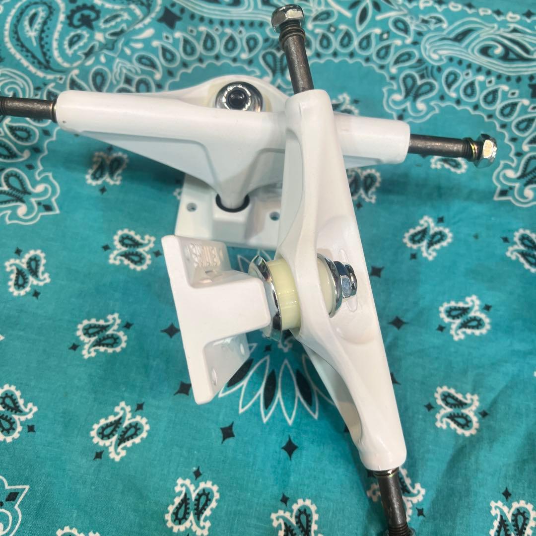 ベンチャートラック　WHITE LIGHTING II 5.6ホワイトトラック