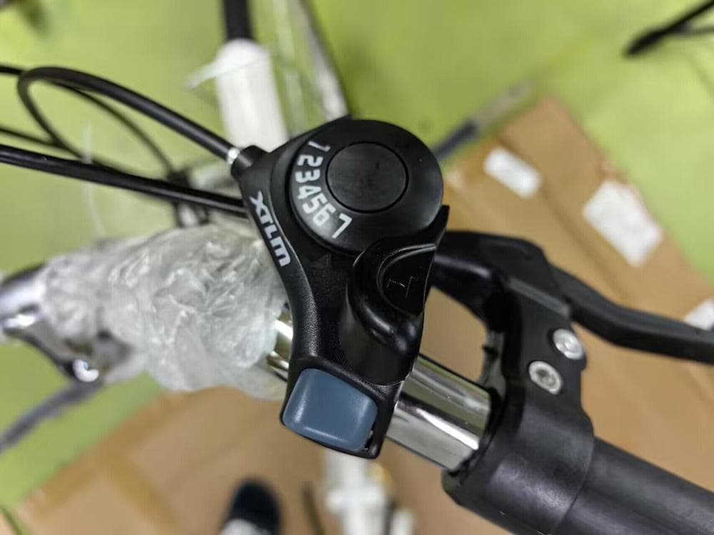 在庫処分 折りたたみ自転車 6段変速２６インチ ミニベロ ママチャリカゴ付【白】