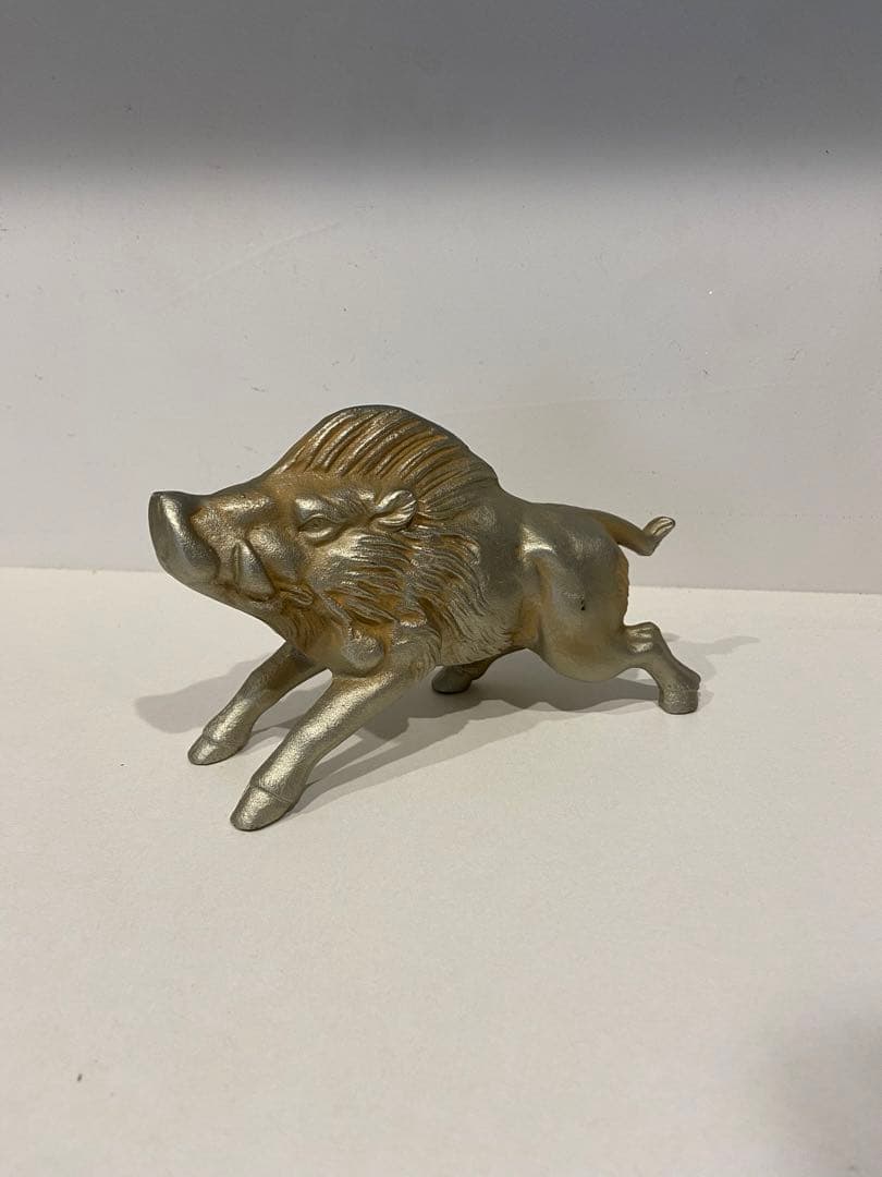 猪の置物　金属工芸