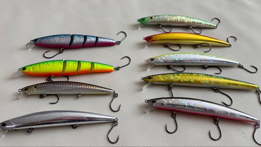 渓流　本流　湖　ルアー9個セット　トラウト　ケース付き　川釣り　湖釣り　海釣り