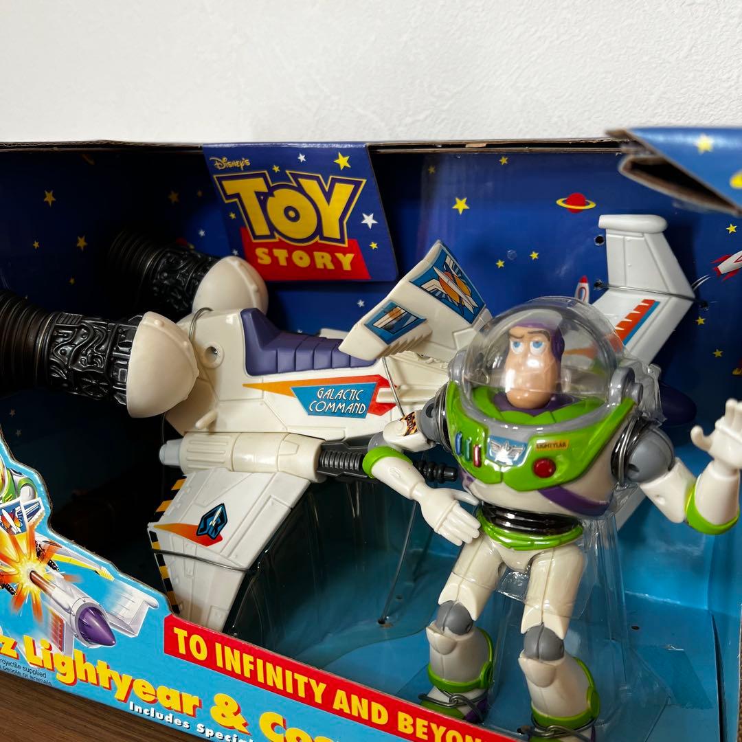 トイ・ストーリー 「バズ・ライトイヤー＆コスミックファイター」 フィギュア