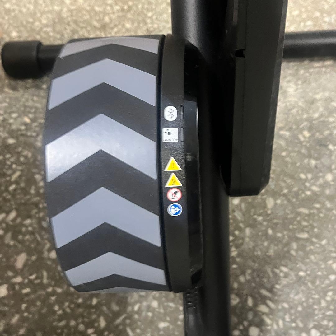 WAHOO KICKR CORE スマートトレーナー　コンセントアダプター付