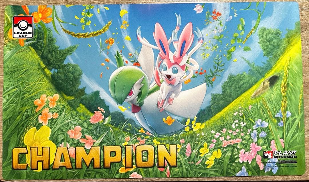 ポケカ　プレイマット　海外　リーグカップ　チャンピオン　サーナイト　ニンフィア