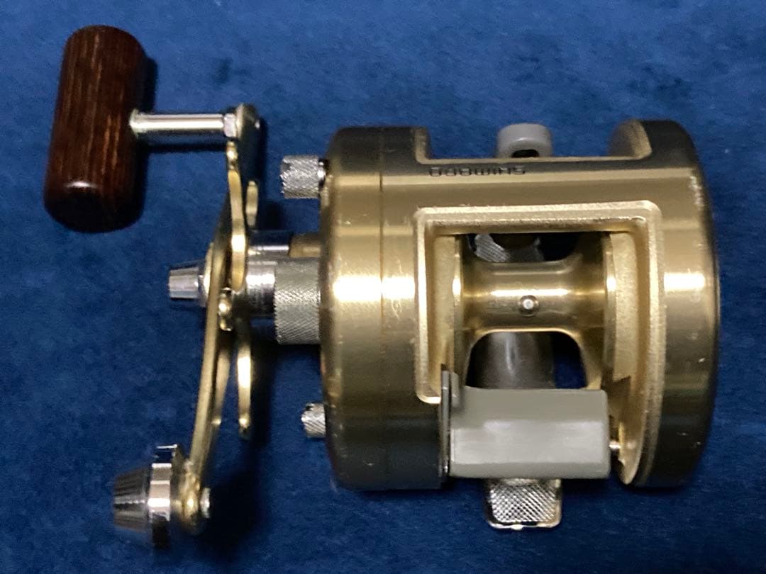 シマノ カルカッタ　小舟　401 左ハンドル