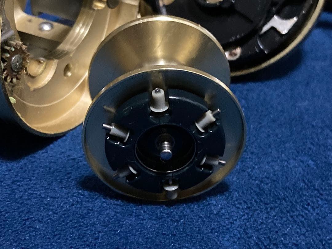 シマノ カルカッタ　小舟　401 左ハンドル