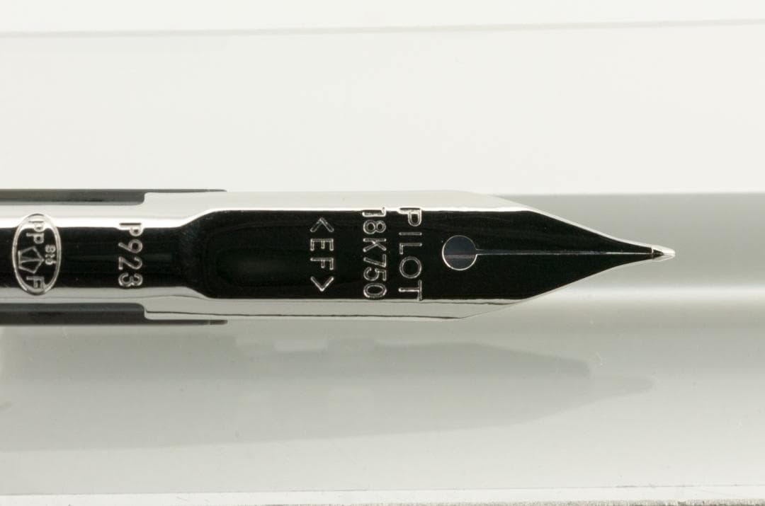 【希少　美品】PILOT（パイロット）　キャップレス　限定品　ネットブラック