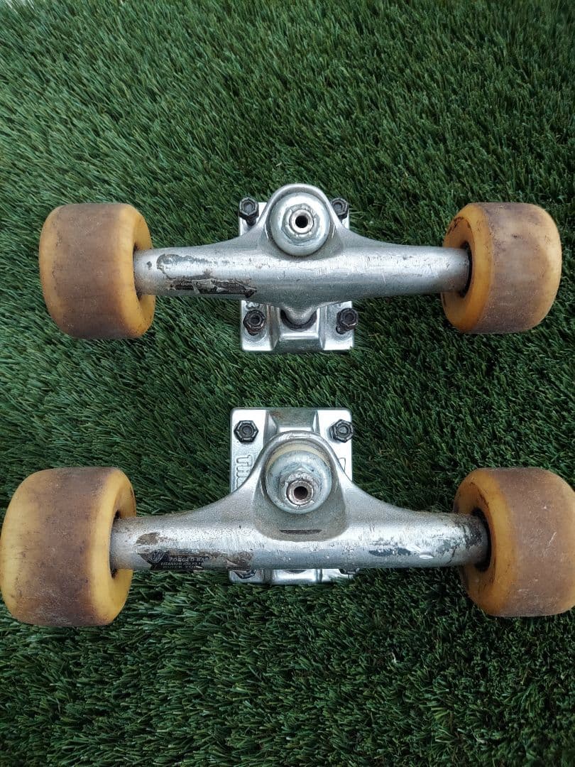 thunder titanium lights チタン 145 スケボー