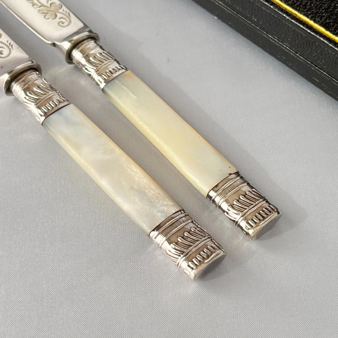 【英国】【白蝶貝】クローバーのバタースプレットセット２本 マザーオブパール