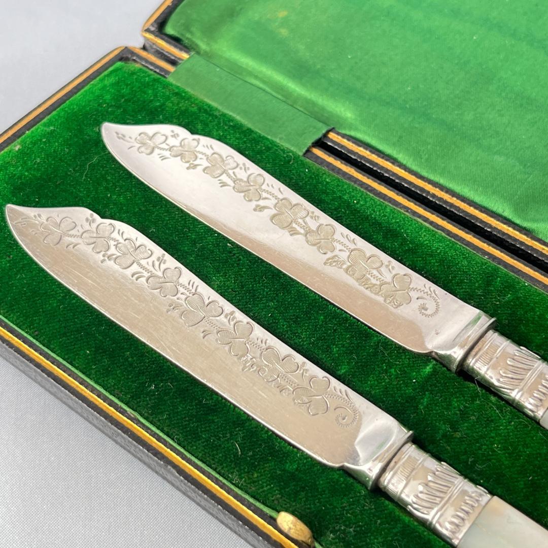 【英国】【白蝶貝】クローバーのバタースプレットセット２本 マザーオブパール