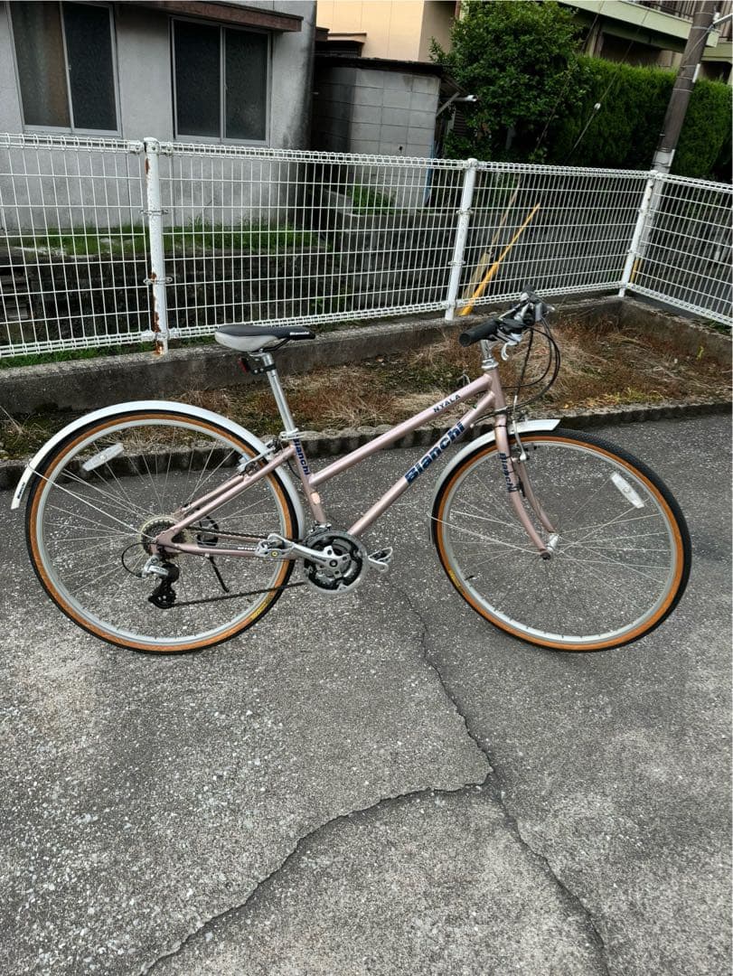 稀少アルミフレーム　Bianchi クロスバイク 700C ピンク